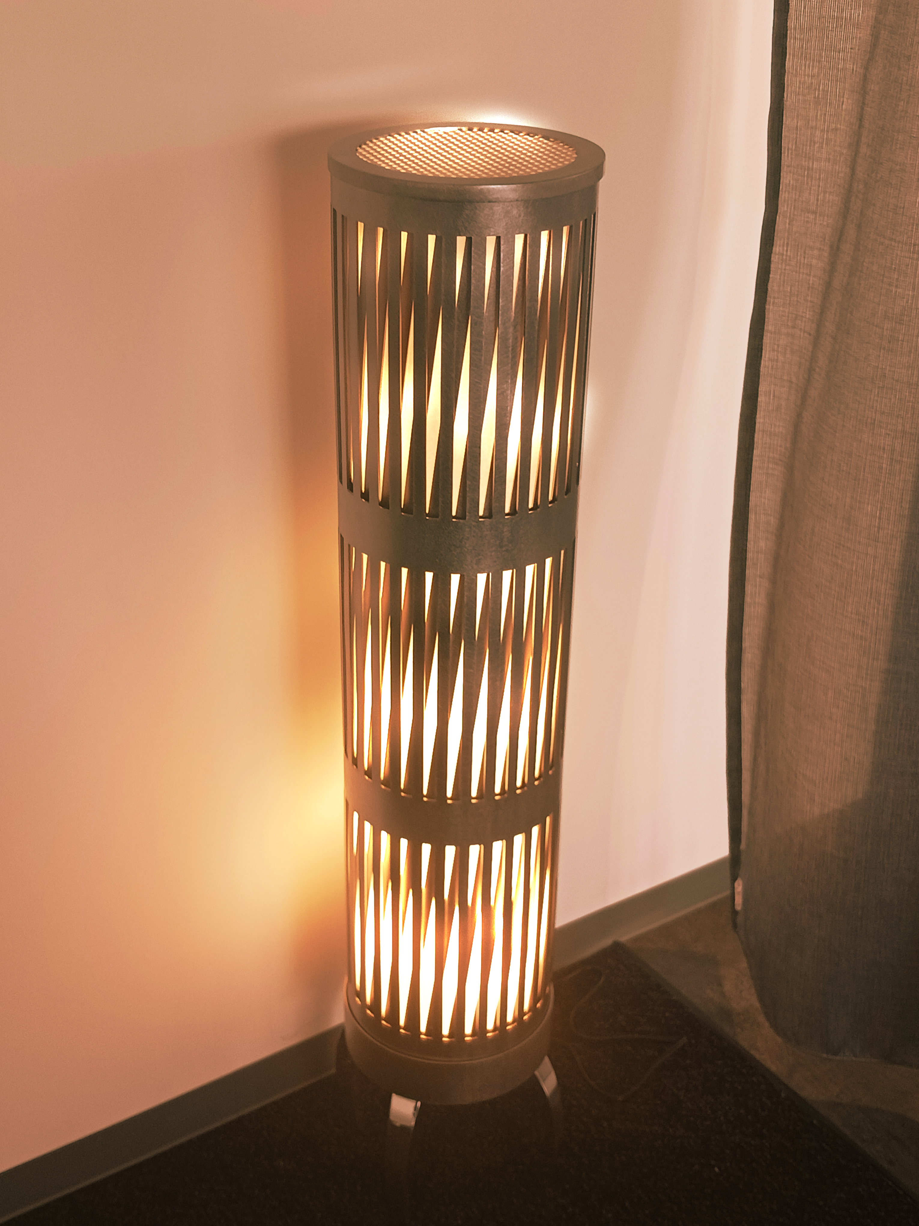 ステンレス、間接照明の写真1